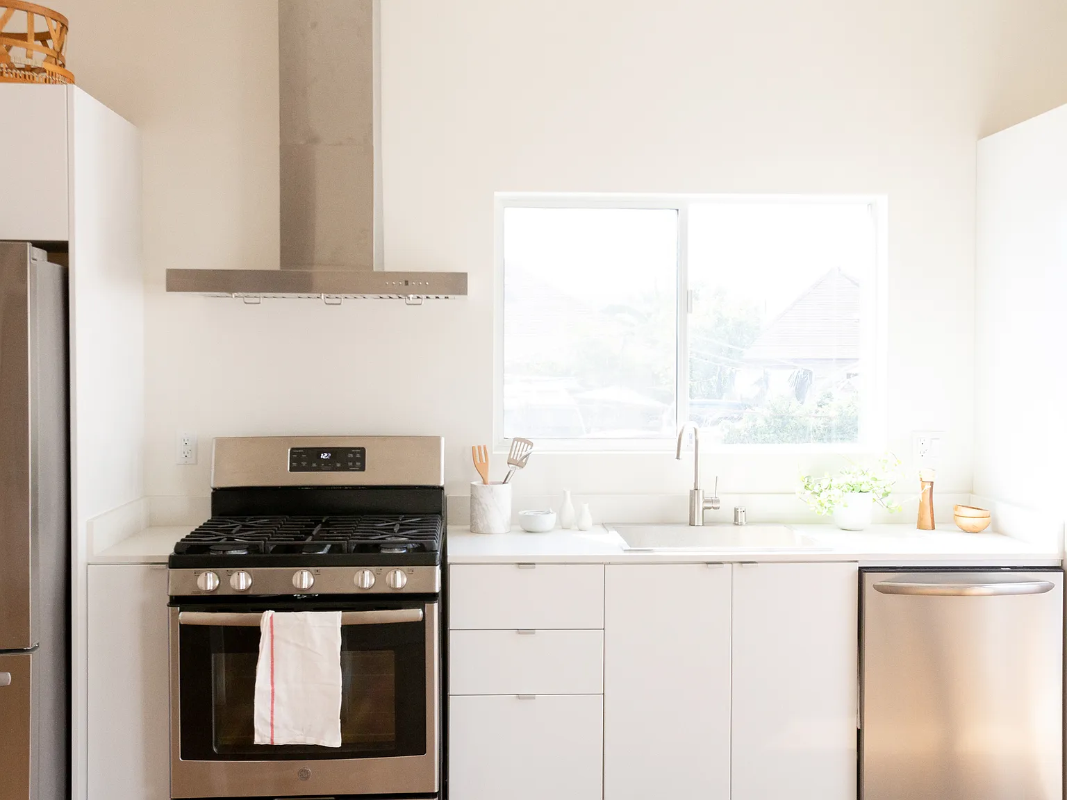4 bed, 1152 sqft, $3,300 — Photo 4