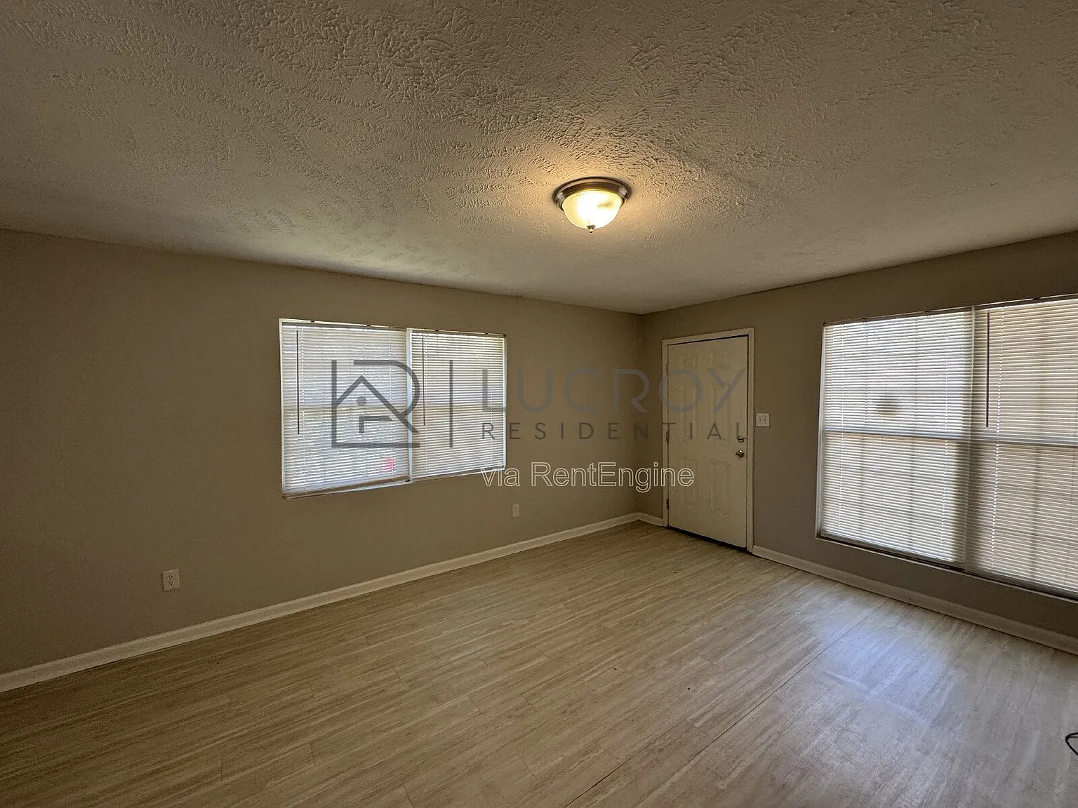 2 bed, 1.0 bath, 900 sqft, $1,000 — Photo 2