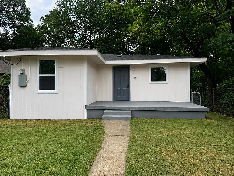 2222 Harding St — Photo 1