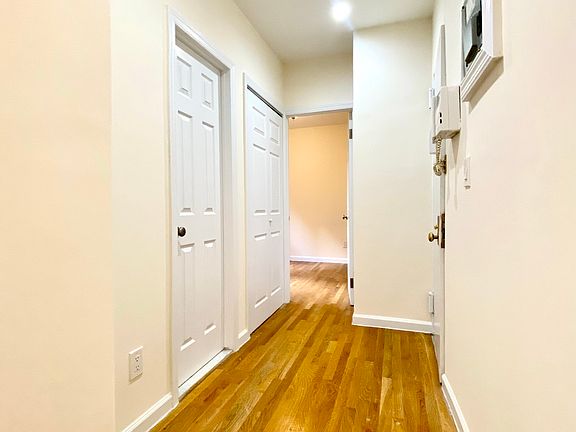 4th image of 220 E 78th St #18C