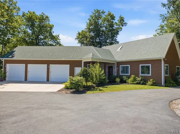 10977 Silver Rd, East Bethany, NY 14054