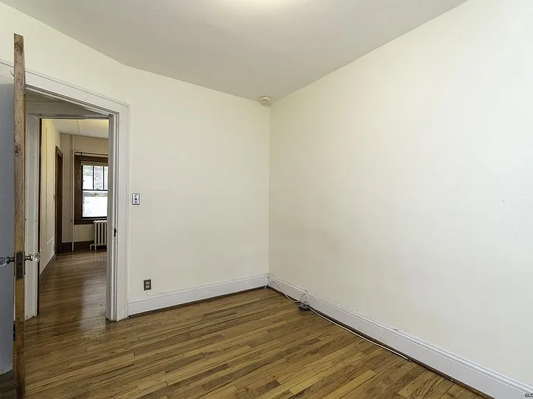 110 Hollywood Ave #1 — Photo 8