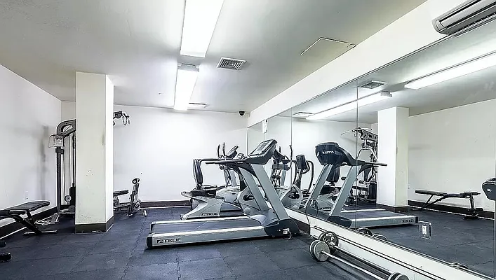 Rented by SERHANT. | media 8