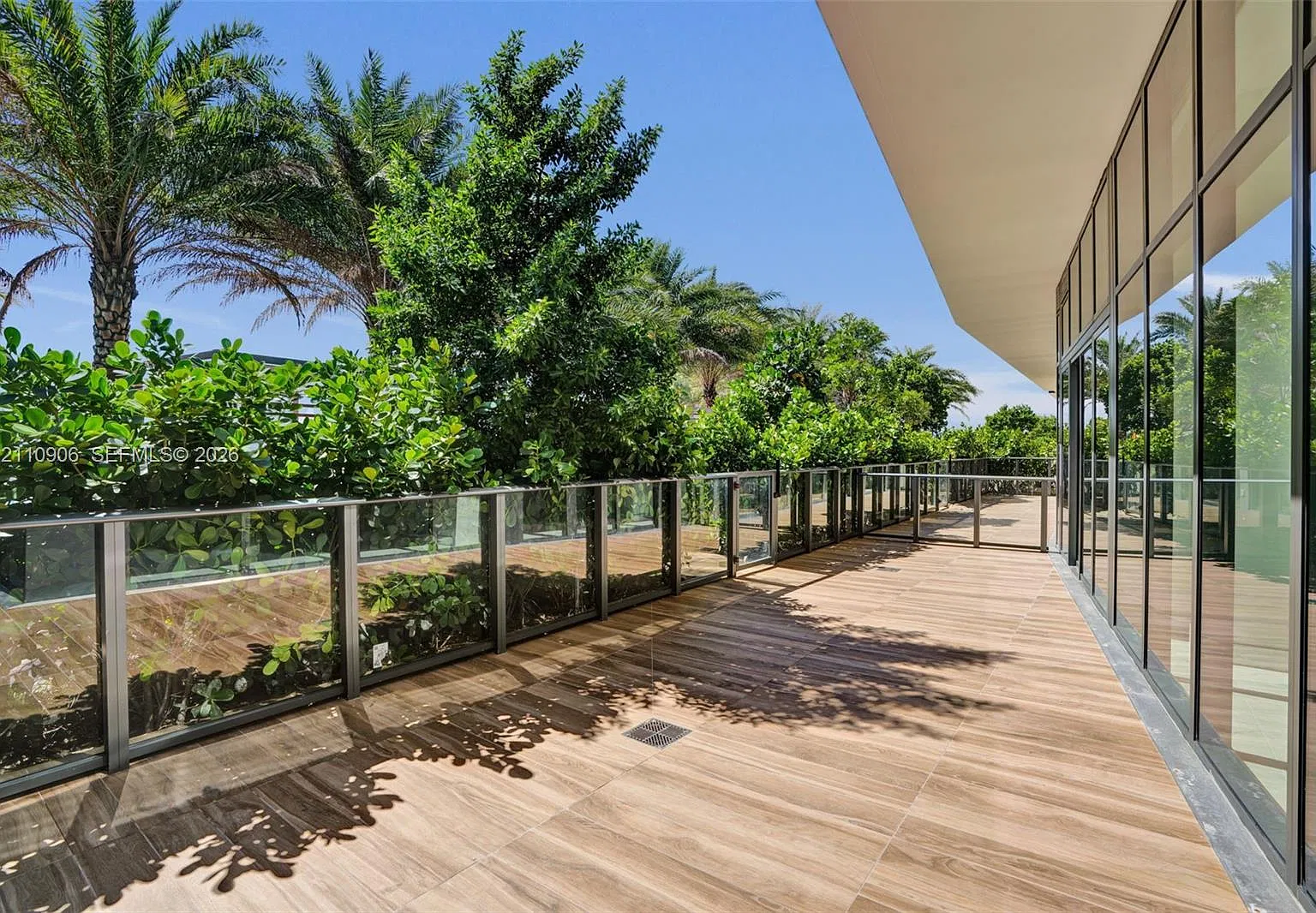 Oasis Hallandale — Photo 3
