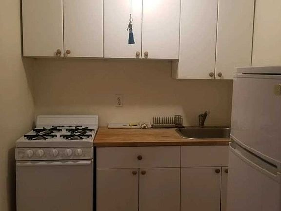 2nd image of 411 Park Pl APT 5H