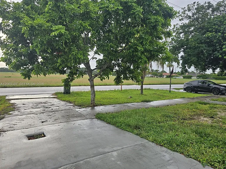 75 SW 18th Ave — Photo 30