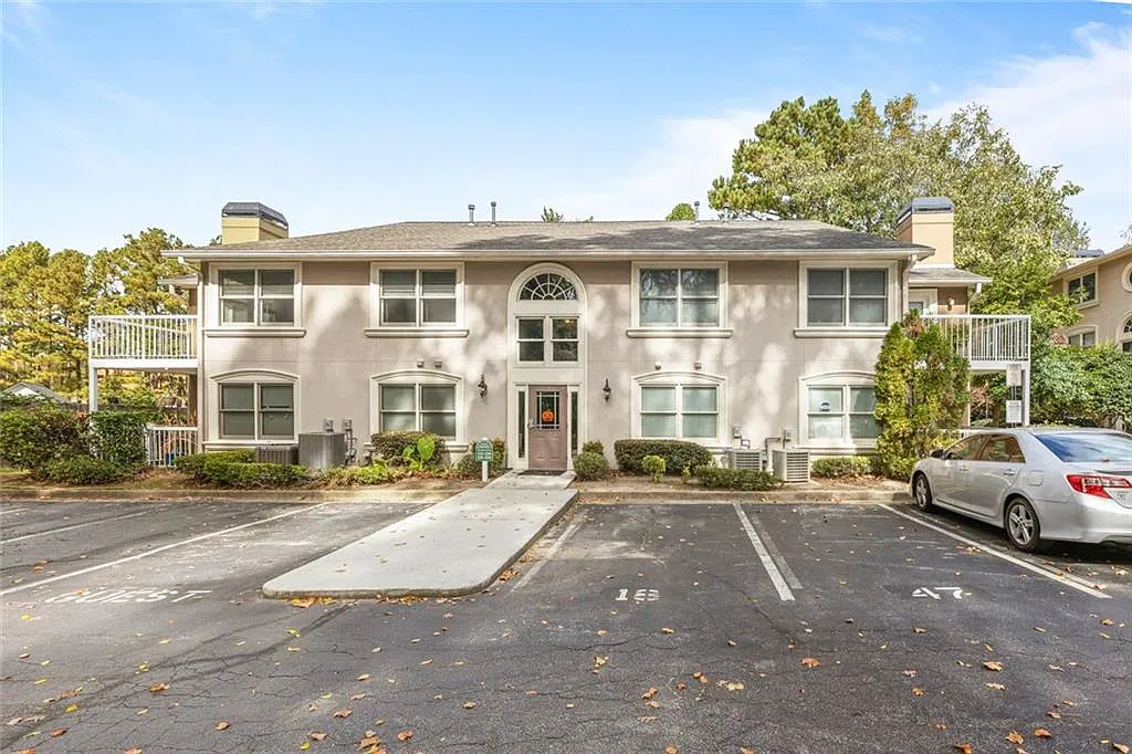 1 bed, 1.0 bath, 1007 sqft, $1,950 — Photo 1