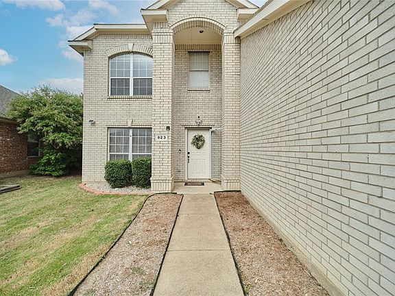 3rd image of 823 Gillon Dr