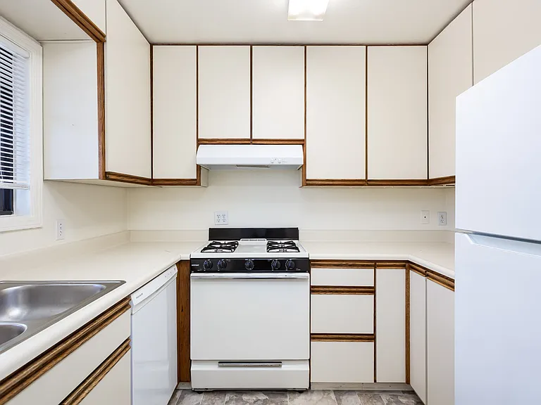 3960 Hortensia St #3960 — Photo 9