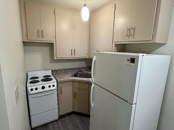 4th image of 3145 S 47th St #4