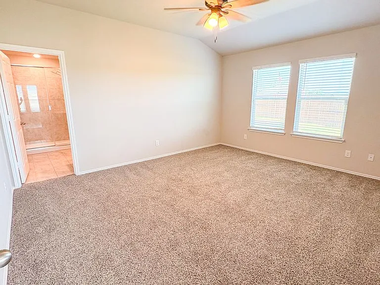 6401 Coneflower Dr — Photo 10