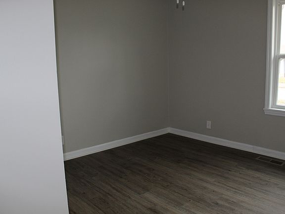 5th image of 707 Elm Dr