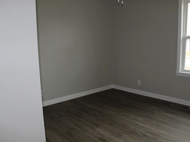 707 Elm Dr — Photo 5