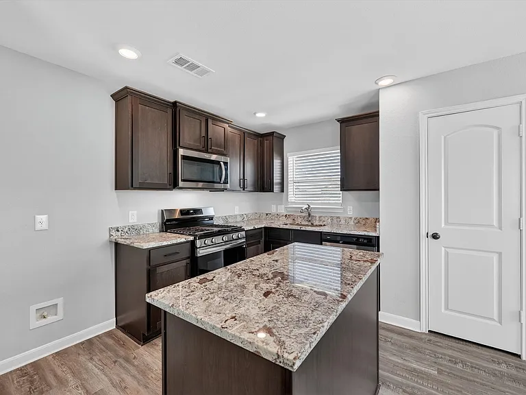 523 Bennie Leonard St — Photo 10