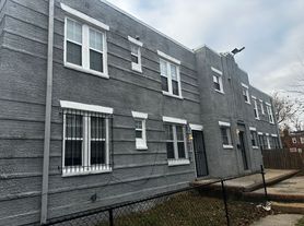 Spacious 4-Bed, 2-Bath Home on 4632 Hillside