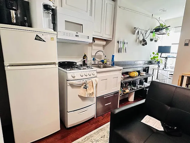 518 E 6th St #12A — Photo 2