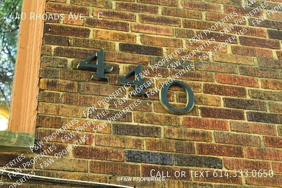 Very spacious 1BR 1BA apartment with private washer/ dryer hookups in the shared basement. — Photo 2