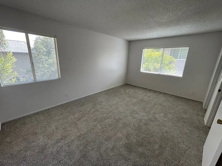 7369 Elmhurst Pl — Photo 15