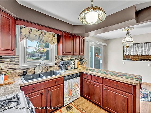 4th image of 5364 Dearing Dr