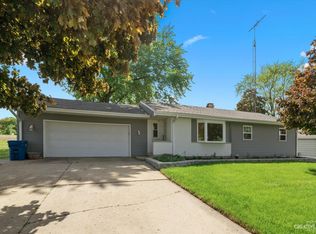 264 N Main St, Burlington, IL 60109