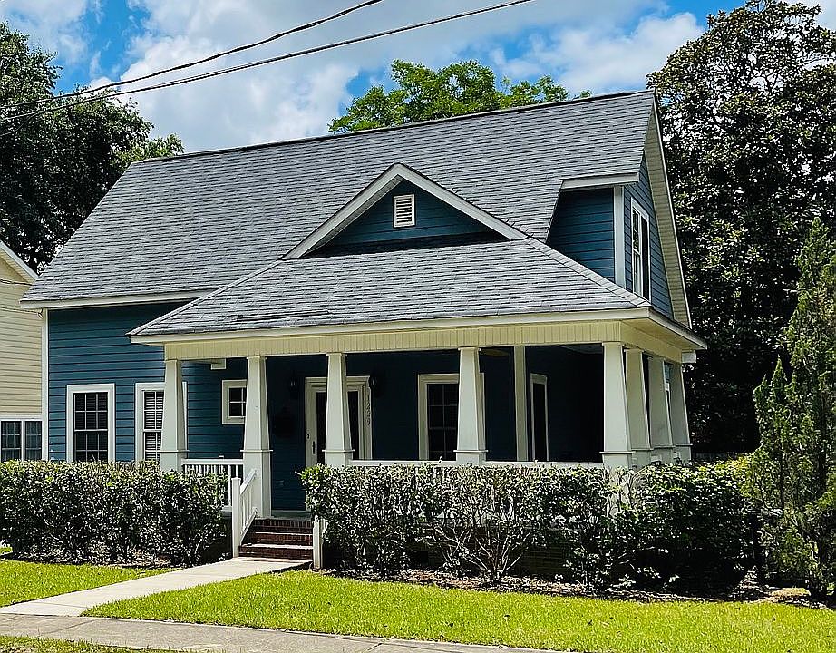 Craftsman home on corner lot