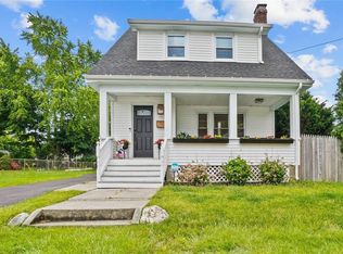 40 Oakland Ave, Cranston, RI 02910