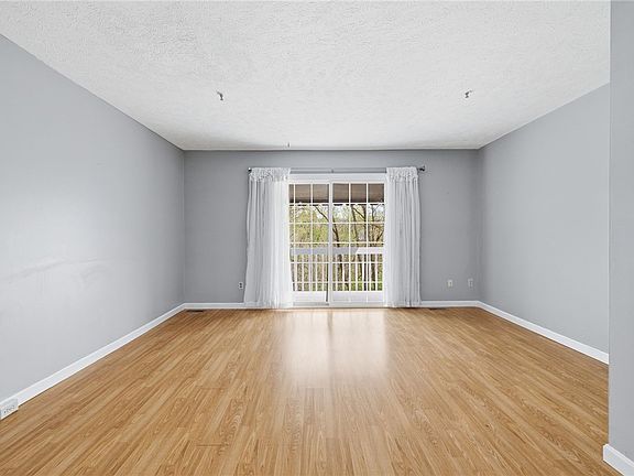 5th image of 156 Meadowview Dr