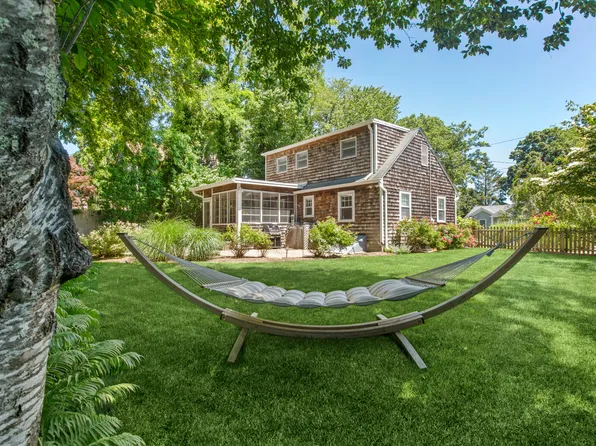 https://photos.zillowstatic.com/fp/a9c7b2691b4038f3dbc8d1c7df80821a-p_e.webp