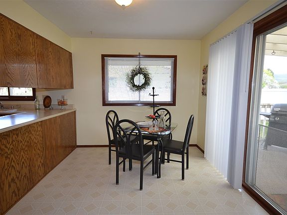 3rd image of 23318 E Valleyway Ave