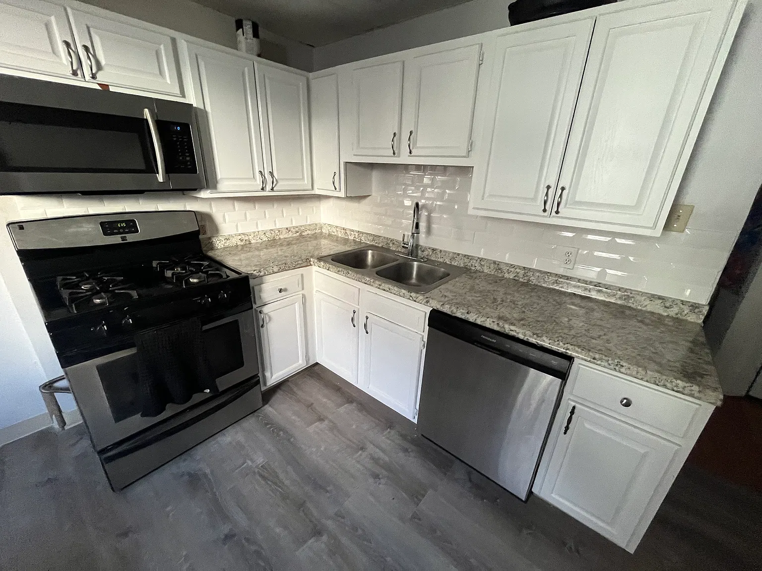 6 bed, 1662 sqft, $4,650 — Photo 2