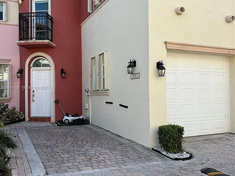 18410 NE 30th Ave #18410 — Photo 2