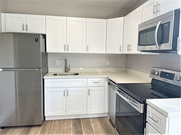 2nd image of 1400 NE 10th Ave APT 4
