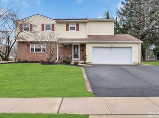 1 Warren Dr, Aberdeen, NJ 07747