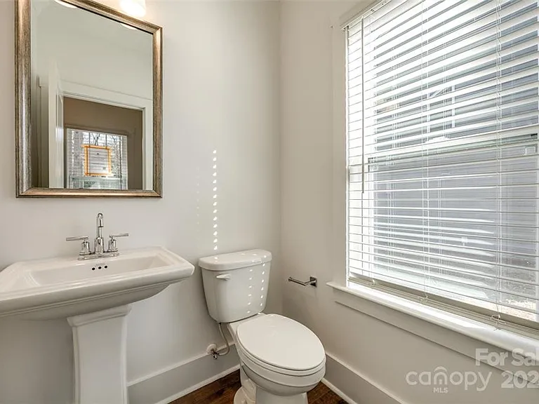 1237 Eastway Dr — Photo 9