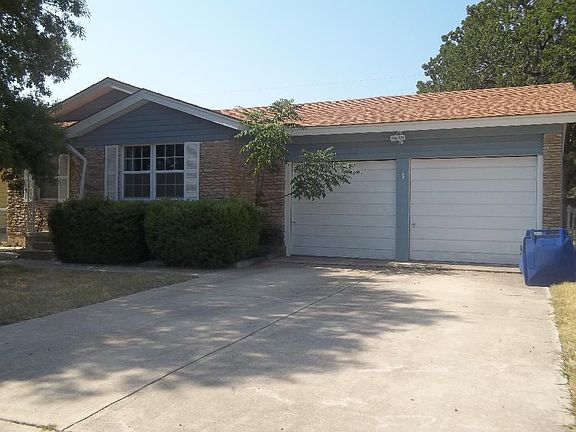 2nd image of 2509 Meadow Ln