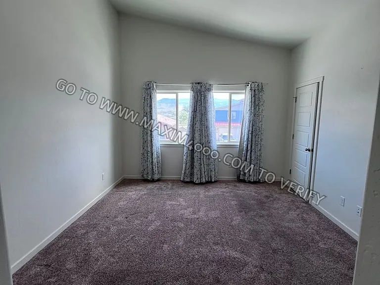 389 White River Dr — Photo 10