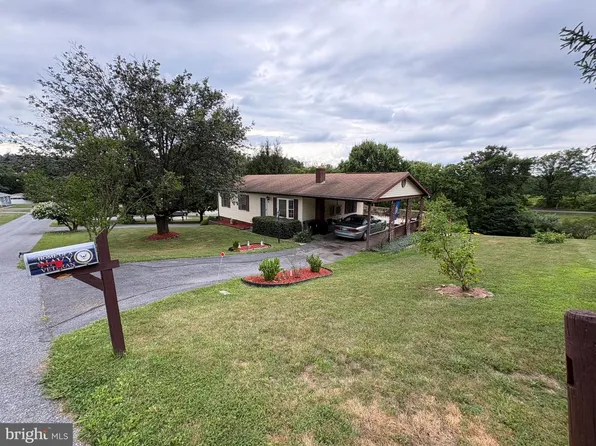 68 Sunset Dr, Berkeley Springs, WV 25411