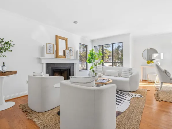 362 S Pantops Dr, Charlottesville, VA 22911