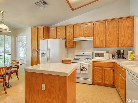 3rd image of 2156 Beatty Way