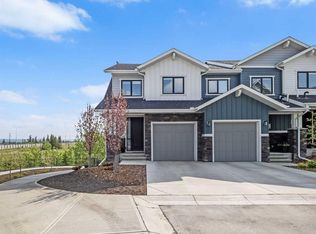 130 W Crestridge Cmn SW, Calgary, AB T3B6J5