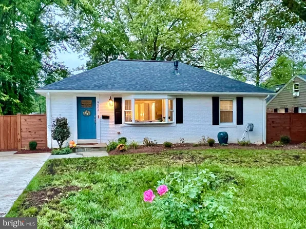 8002 Hamilton Ln, Alexandria, VA 22308
