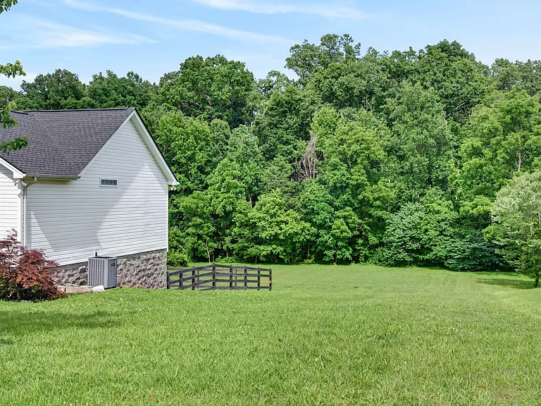 1009 Madalyn Way — Photo 12