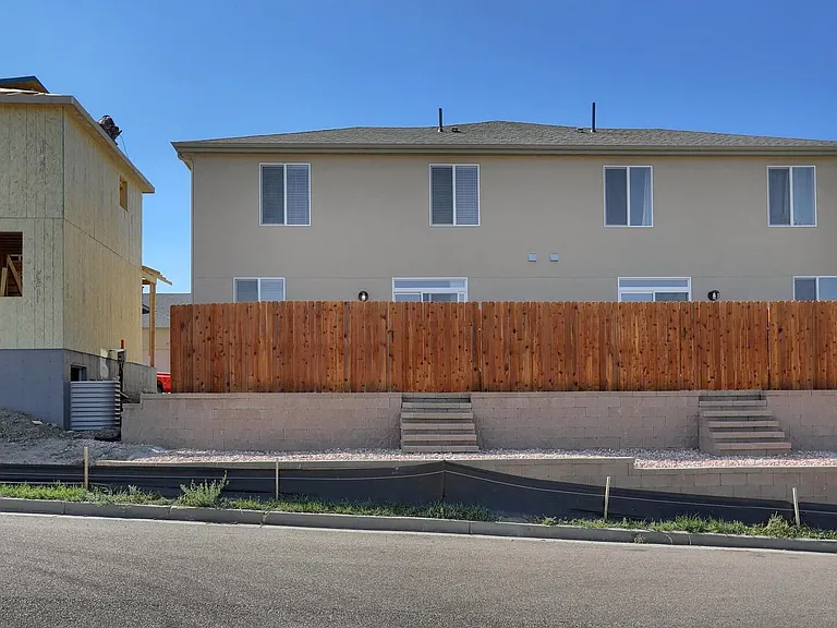 3792 Venice Grv — Photo 23