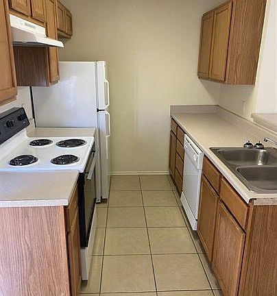 3rd image of 5801 Redstone Dr APT B