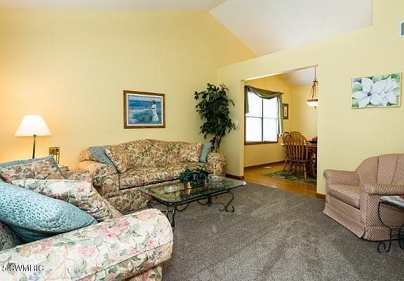 4th image of 442 Symphony Cir