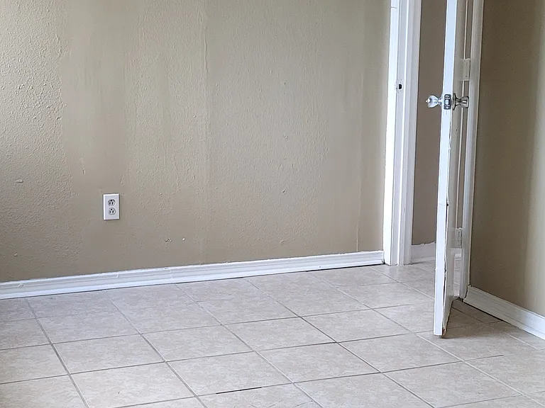 700 Vouray Dr #D — Photo 7