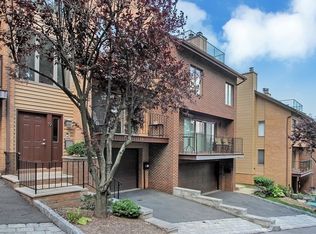 19 Yorkview Dr, Edgewater, NJ 07020