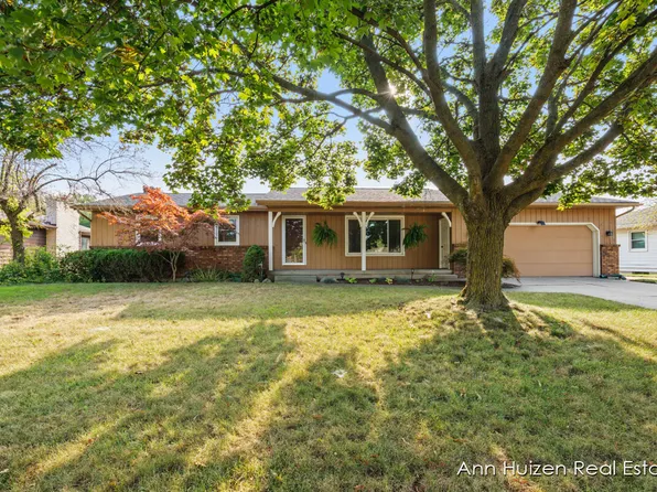 1256 Granada Dr NW, Grand Rapids, MI 49534