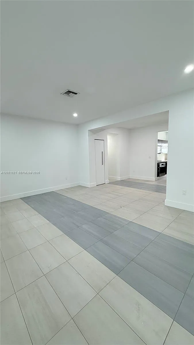 Building Photo - 2021 N Meridian Ave #6