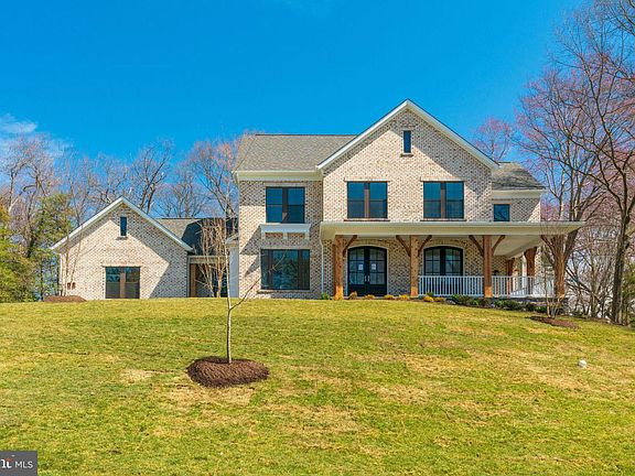 4th image of 1124 Westbriar Ct NE